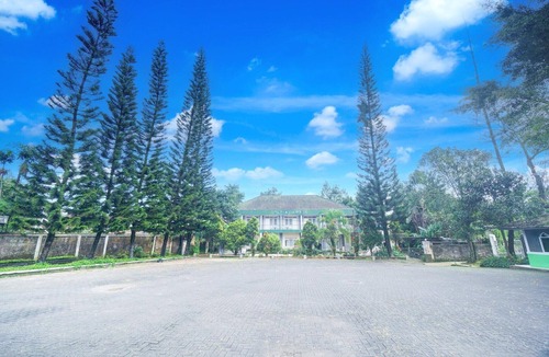 Cisarua House | Luxury Family Suite W/Free WiFi Parking and Pool