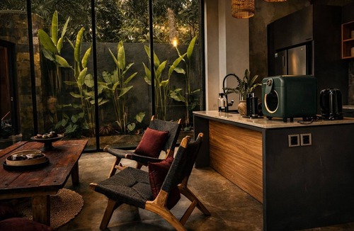 Tampaksiring Villa | Luxury Jungle Villa View Valley Private |19m Infinity Pool & Jacuzzi hot water