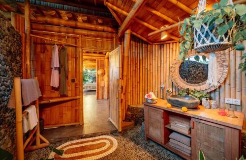 Selat Villa | Luxury Nyan Bamboo House Sidemen