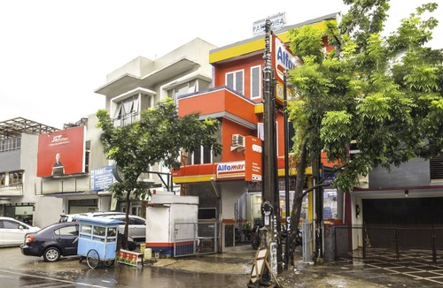 Bandung House | Luxury Triple Suite W/Free WiFi and Parking