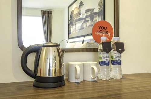 Astana Anyar House | Luxury Twin Comfort Stay with Free WiFi