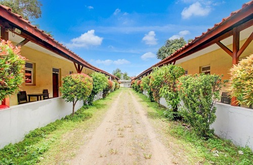 Pekalongan House | Luxury Twin Stay with Free WiFi and Parking