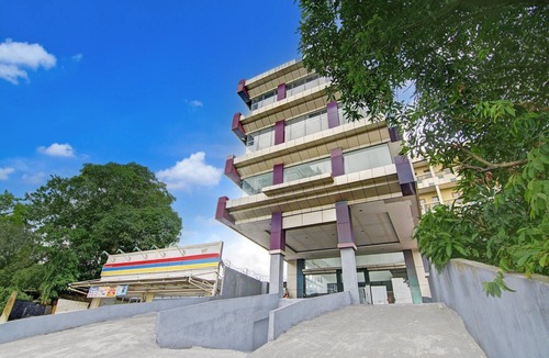 Pekanbaru House | Luxury Twin Stay with Free WiFi and Parking