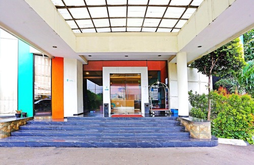 Serpong House | Luxury Twin Stay with Free WiFi and Parking