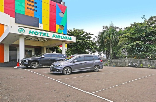 Serpong House | Luxury Twin Stay with Free WiFi and Parking