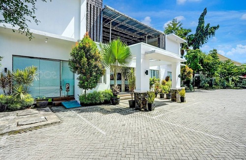 Padang House | Luxury Twin Stay with Free WiFi and Parking