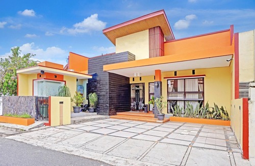 Padang House | Luxury Twin Stay with Free WiFi and Parking