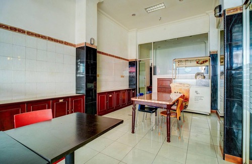 Depok House | Luxury Twin Stay with Free WiFi and Parking