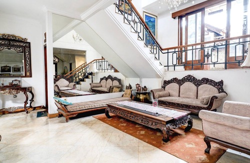 Bandung House | Luxury Twin Stay with Free WiFi and Parking