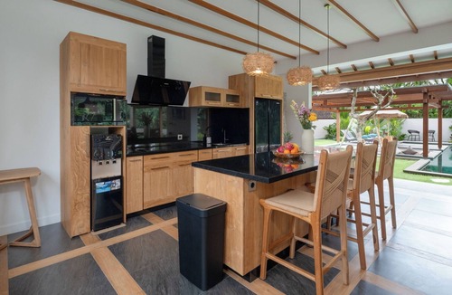 Pejeng Kawan Villa | Luxury Ubud Villa with Private Pool & Rice-Field Views!