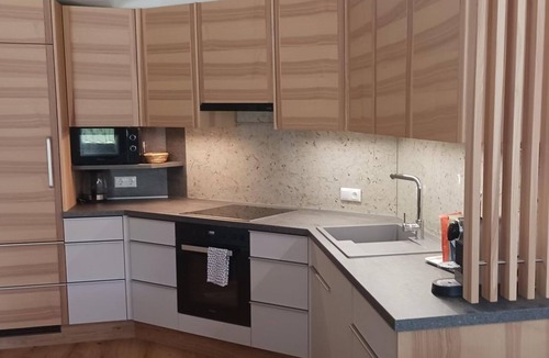 Vorderstoder Apartment | Master Suite - At the Carpenter's Shop
