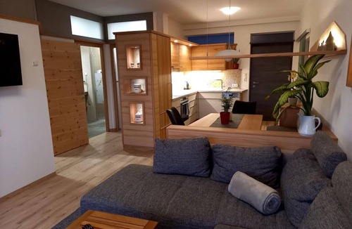 Vorderstoder Apartment | Master Suite - At the Carpenter's Shop