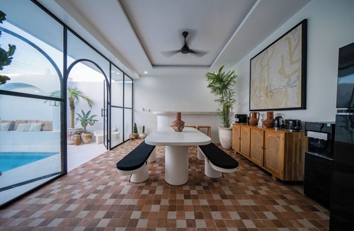 Pererenan Villa | Mediterranean style Pool Villa with A/C, fast wifi - inlcudes breakfast!
