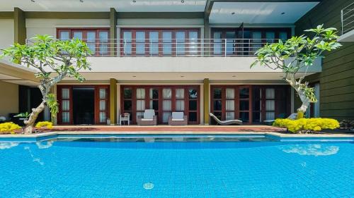 Senggigi Villa | Merbau Luxurious Villa Senggigi by The Lavana - 5 Bedroom Villa