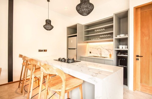 Munggu Villa | Modern Boho 5BR, 200m to Canggu's Beachfront