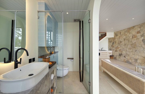 Batu Bolong Resort | Modern Spacious Suite Room in Canggu