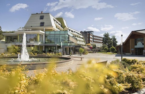 Loipersdorf bei Fuerstenfeld House | Mohnblumenzimmer - ab 2 Nächte Inkl. Therme - Thermenhotel Vier Jahreszeiten