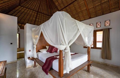 Mushroom Bay Hotel | Mushroom Beach Bungalows