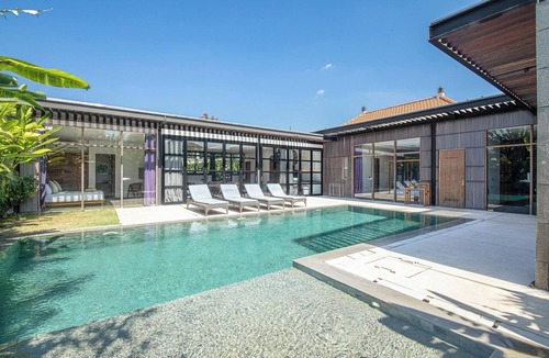 Pererenan Villa | New 5BR Villa, Enclosed Lounge, Canggu Oasis
