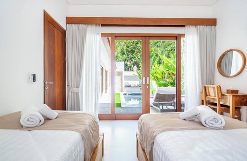 Uluwatu House | NEW Modern Tropical Villa – Walk to Uluwatu Beach