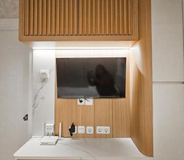 Chinatown Apartment | Newly Built 2026 Japandi City View Room, Glodok, Gym & Pool Access