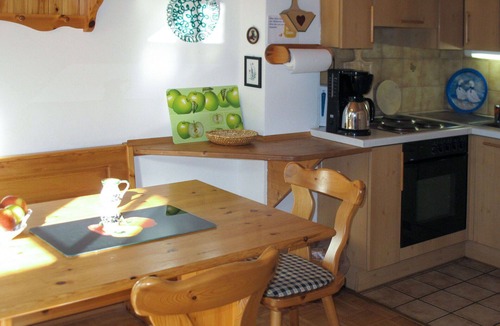 Treffen Villa | Nice apartment in villa for 4 people with WIFI, TV, terrace and pets allowed