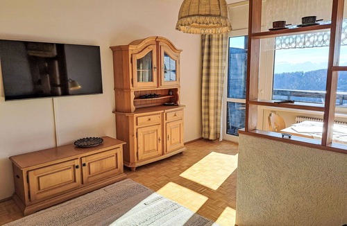 Sankt Urban Apartment | Nice apartment for 3 guests with pool, WIFI, TV and balcony