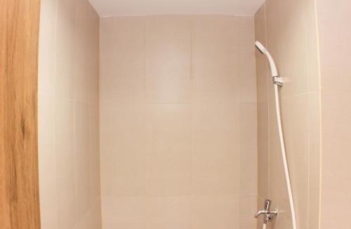 Duren Sawit Apartment | Nice Studio at Gateway Park LRT City Jatibening Apartment By Travelio