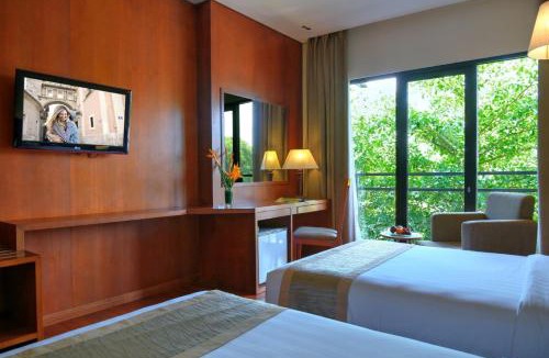 Semarang Hotel | Oak Tree Emerald Hotel & Coventions Semarang