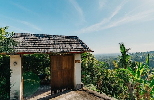 Kayu Putih Villa | Ocean and Jungle Views Soaking Bathtub Lovina
