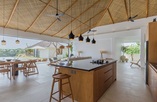 Mushroom Bay Villa | Ocean Front Majestic 6 BDR villa in Nusa Lembongan, Bali