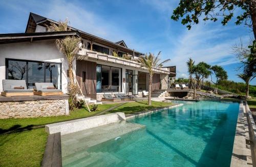 Mushroom Bay Villa | Oceanfront 5BR Luxury Villa, 22m Pool, Best Sunset in Lembongan