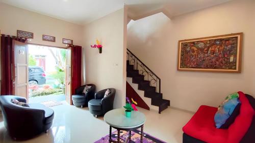 Ngaglik House | Omahomy villa di Batu - Full House