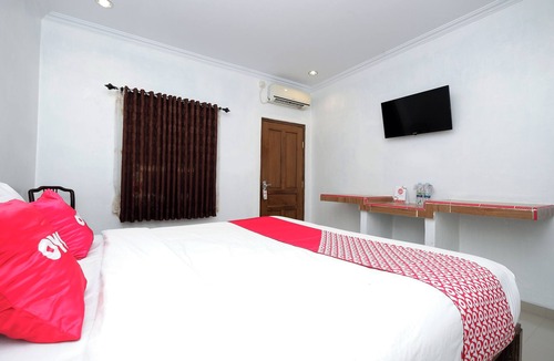 Surakarta Hotel | OYO 1706 Hotel H&w Solo