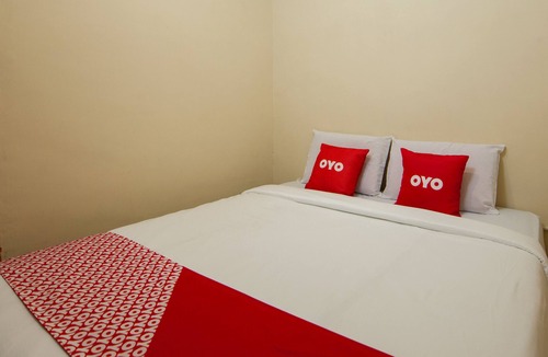 Parapat Hotel | OYO 2045 Hotel 211