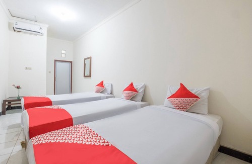 Biringkanya Hotel | OYO 2703 Hotel Transit 1