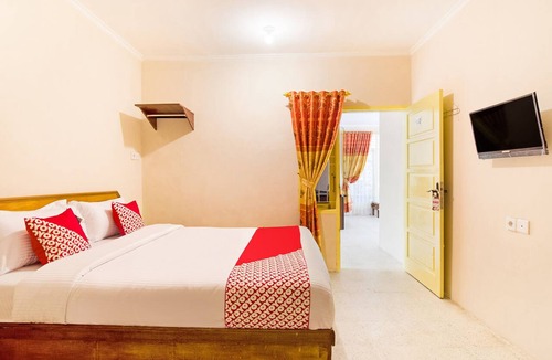 Padang Hotel | OYO 3252 Lansano Residence