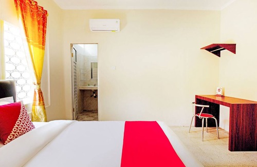 Padang Hotel | OYO 3252 Lansano Residence