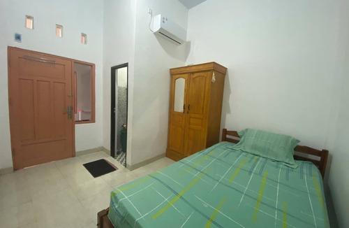 Makassar Hotel | OYO 90111 Almeerah Homestay Syariah