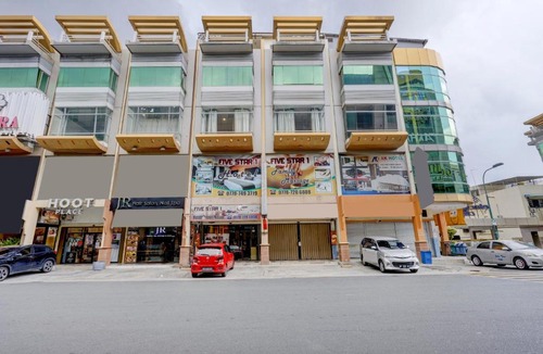 Lubuk Baja Hotel | OYO 90351 Hotel Five Star 1