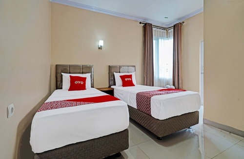 Garut Hotel | OYO 92023 Singgasana Cipelah Syariah