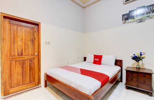 Borobudur Hotel | OYO 93736 Homestay Joglo Dephis Syariah