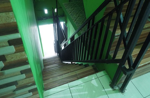 Pallangga Hotel | OYO 93875 Tifar House Near Lapangan Raja-raja