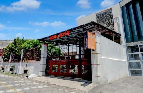 Surabaya Hotel | OYO 94899 Homestay Syariah Near UPN