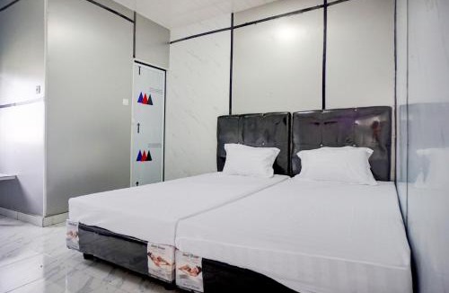 Perbaugan Hotel | OYO 94903 Akasia Guesthouse