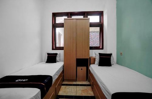 Malang Hotel | OYO 95035 Harmony Guest House Syariah Sawojajar