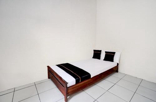 Siwalankerto Hotel | OYO 95041 Griya Indah Homestay