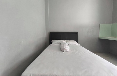 Dinoyo Hotel | OYO 95170 Purnama Baru Syariah