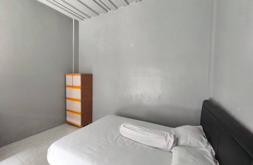 Dinoyo Hotel | OYO 95170 Purnama Baru Syariah