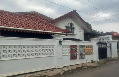 Banyumas Hotel | OYO 95179 Namira Guest House Syariah